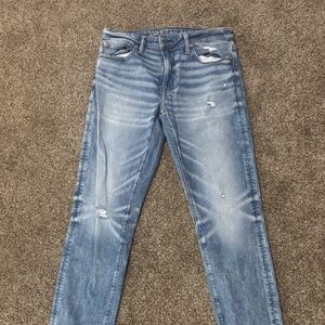American Eagle NE(X)T LEVEL AIRFLEX Distressed Light Wash Jeans – 30×34